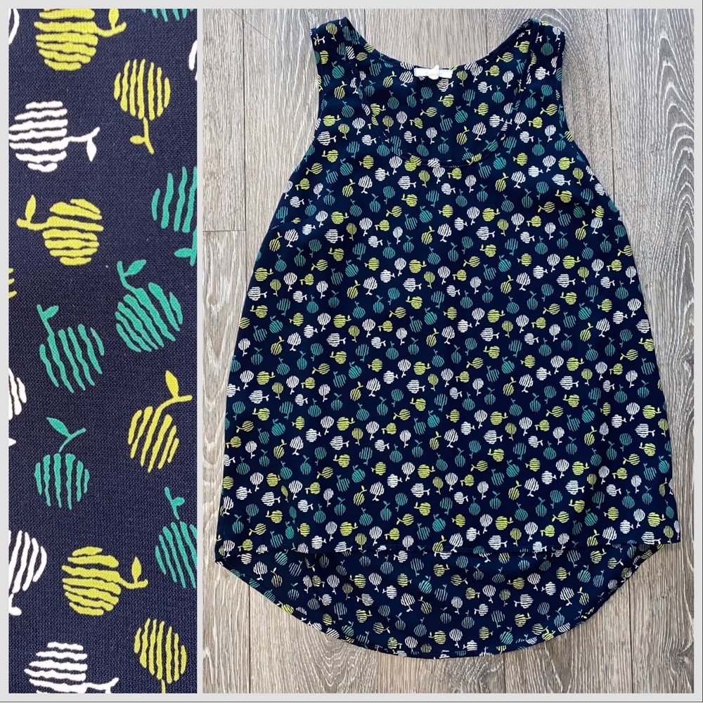 Pleione navy blue & green apple print sleeveless tank top size Medium